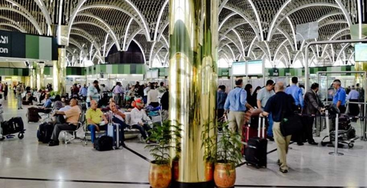 الكمارك .....تنويه إلى كافة المسافرين عبر مطار( بغداد والنجف والبصرة) منع دخول المواد التي تحمل الصفة التجارية